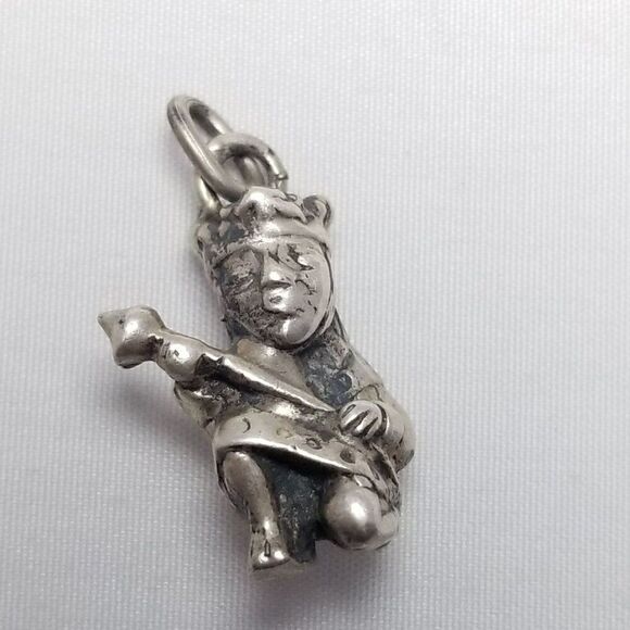 Vintage Kneeling King Man with Scepter and Crown Charm Pendant, Silver Tone - Picture 6 of 7